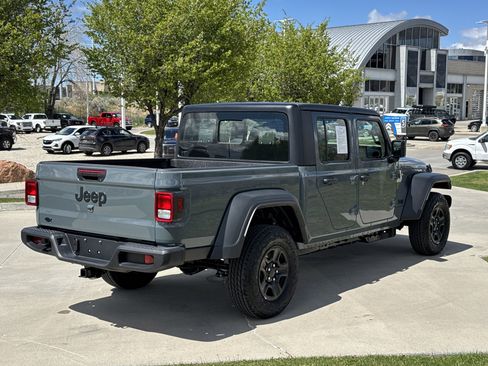 Used 2026 Jeep Gladiator Sport image 4