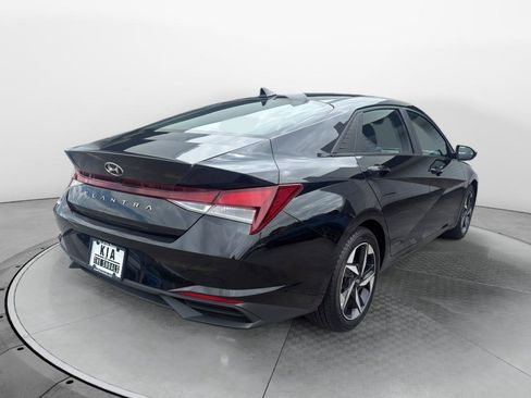 Used 2023 Hyundai Elantra SEL w/ Convenience Package FWD image 3