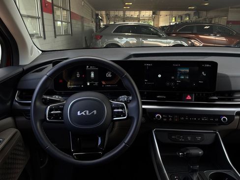Used 2026 Kia Carnival FWD image 15