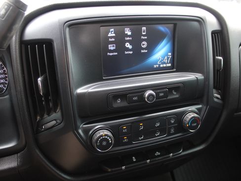 Used 2018 Chevrolet Silverado 1500 Custom w/ Custom Convenience Package AWD/4WD image 16