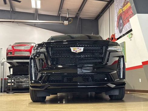 Used 2023 Cadillac Escalade ESV V AWD/4WD image 38