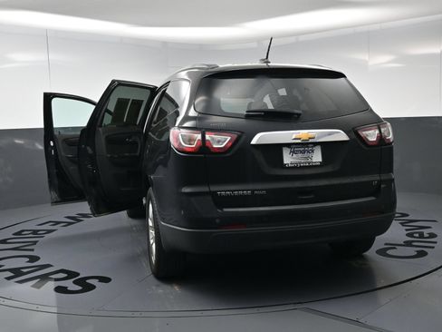 Used 2017 Chevrolet Traverse LT w/ Style and Technology Package AWD/4WD image 18