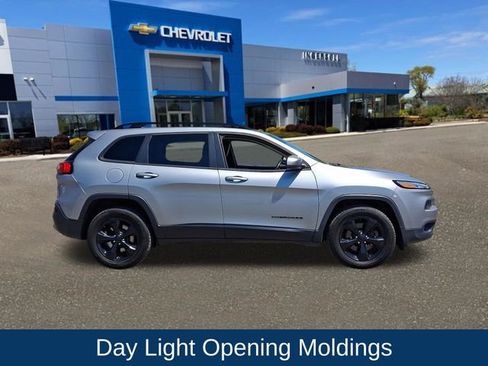Used 2016 Jeep Cherokee High Altitude w/ Luxury Group AWD/4WD image 27