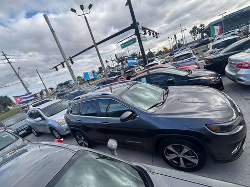 Used 2020 Jeep Cherokee Limited image 12