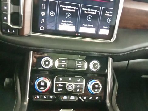 Used 2024 GMC Yukon Denali Ultimate AWD/4WD image 22