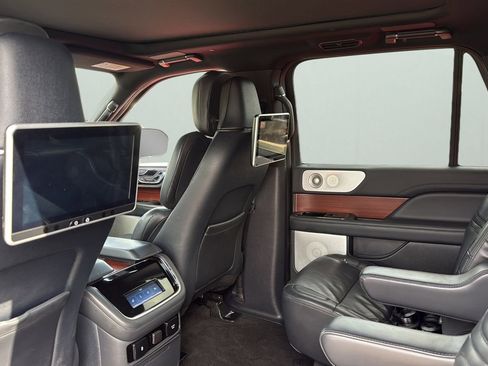 Used 2022 Lincoln Navigator L Reserve image 28