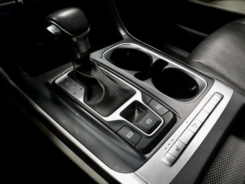 Used 2024 Kia Carnival LX image 32