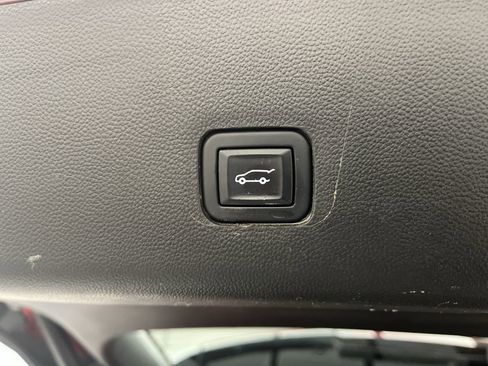 Used 2020 Chevrolet Traverse LT w/ LPO, Floor Liner Package image 31