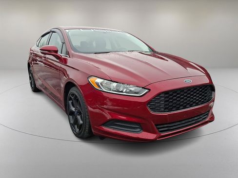 Used 2016 Ford Fusion SE image 2