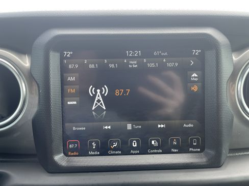Used 2018 Jeep Wrangler Unlimited Sahara AWD/4WD image 24
