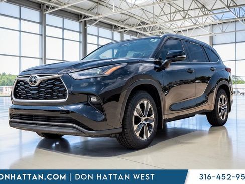 Used 2023 Toyota Highlander XLE FWD image 1