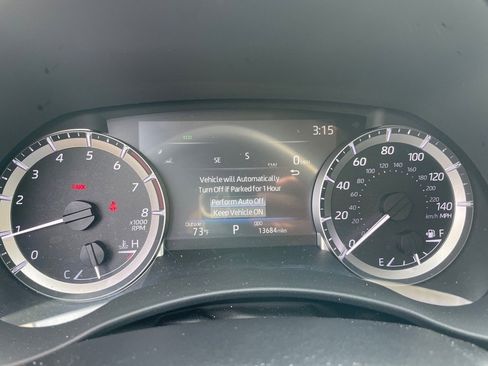 Used 2024 Toyota Highlander XLE image 10