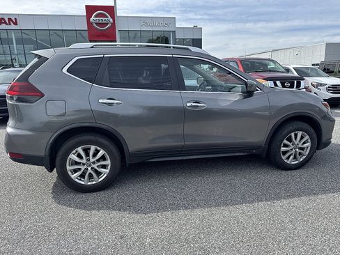Used 2018 Nissan Rogue SV AWD/4WD image 2