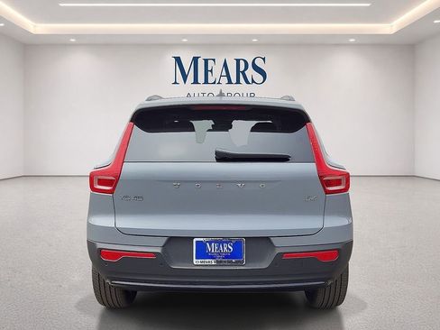 New 2026 Volvo XC40 B4 Core FWD image 4