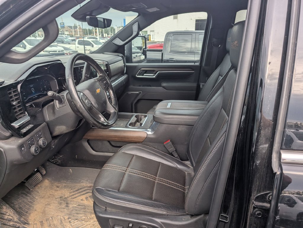 Used 2025 Chevrolet Silverado 3500 High Country w/ High Country Premium Package AWD/4WD image 16