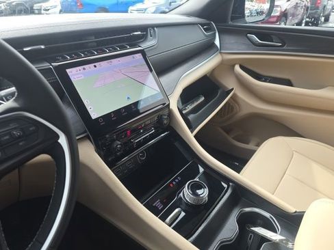 Certified 2025 Jeep Grand Cherokee Limited AWD/4WD image 26