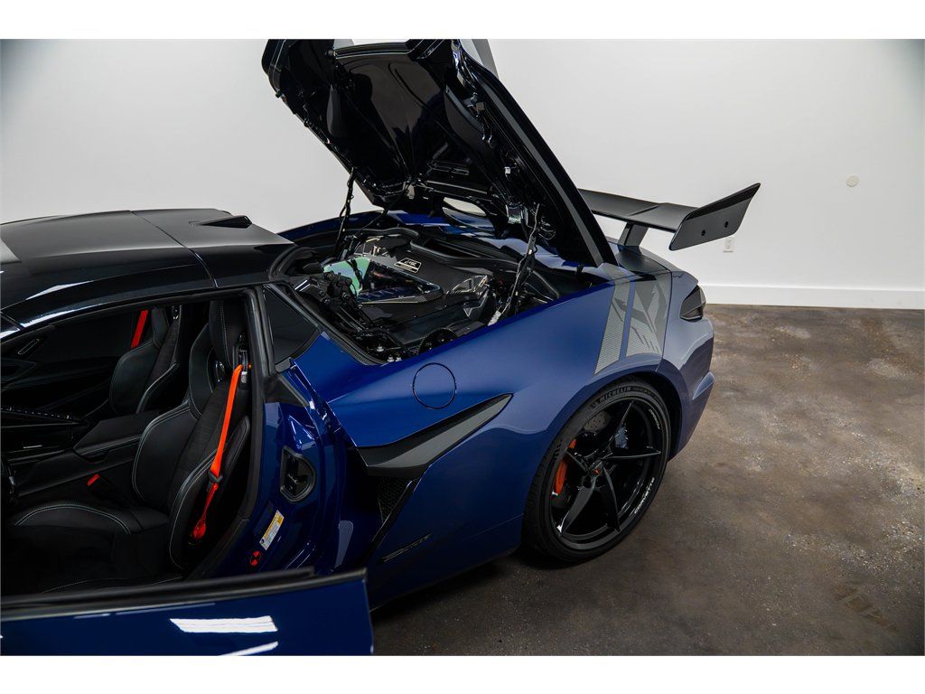 Used 2025 Chevrolet Corvette E-Ray w/ Stealth Interior Trim Package AWD/4WD image 37