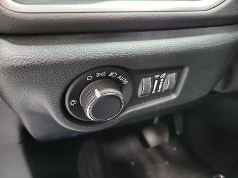 New 2026 Chrysler Voyager LX image 15