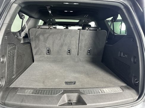 Used 2022 Chevrolet Suburban Premier w/ Premium Package RWD image 22