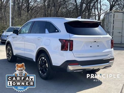 Used 2025 Kia Sorento S image 10