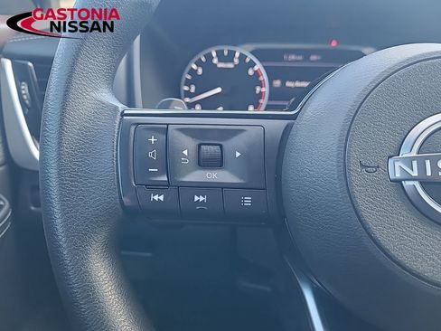 Used 2022 Nissan Rogue SV image 36