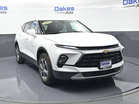 Used 2025 Chevrolet Blazer LT AWD/4WD image 2