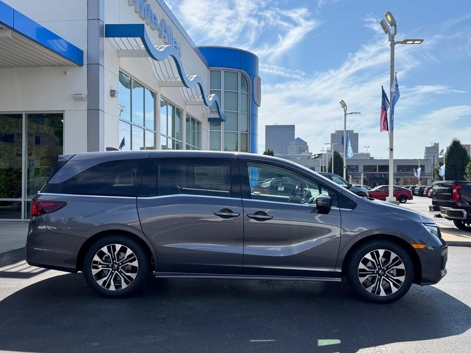 New 2027 Honda Odyssey Elite image 2