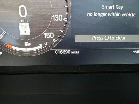 Used 2025 Land Rover Defender 90 S image 7