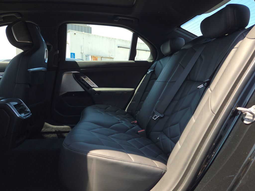 Used 2024 BMW 760i xDrive AWD/4WD image 9