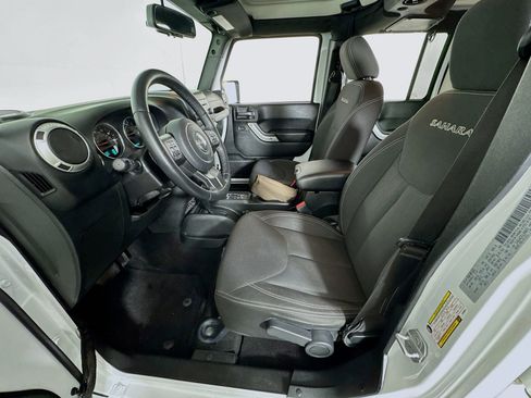 Used 2018 Jeep Wrangler Unlimited Sahara w/ Connectivity Group image 15