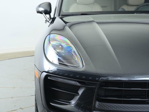 Used 2025 Porsche Macan image 11