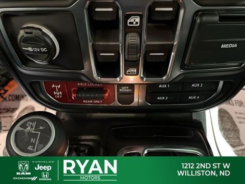 New 2026 Jeep Gladiator Mojave w/ Technology Group AWD/4WD image 36