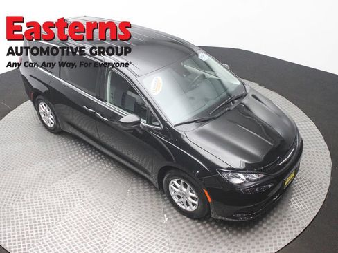 Used 2023 Chrysler Voyager LX image 3