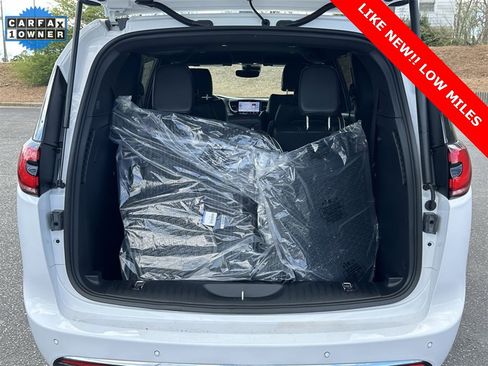 Used 2025 Chrysler Pacifica Select image 31