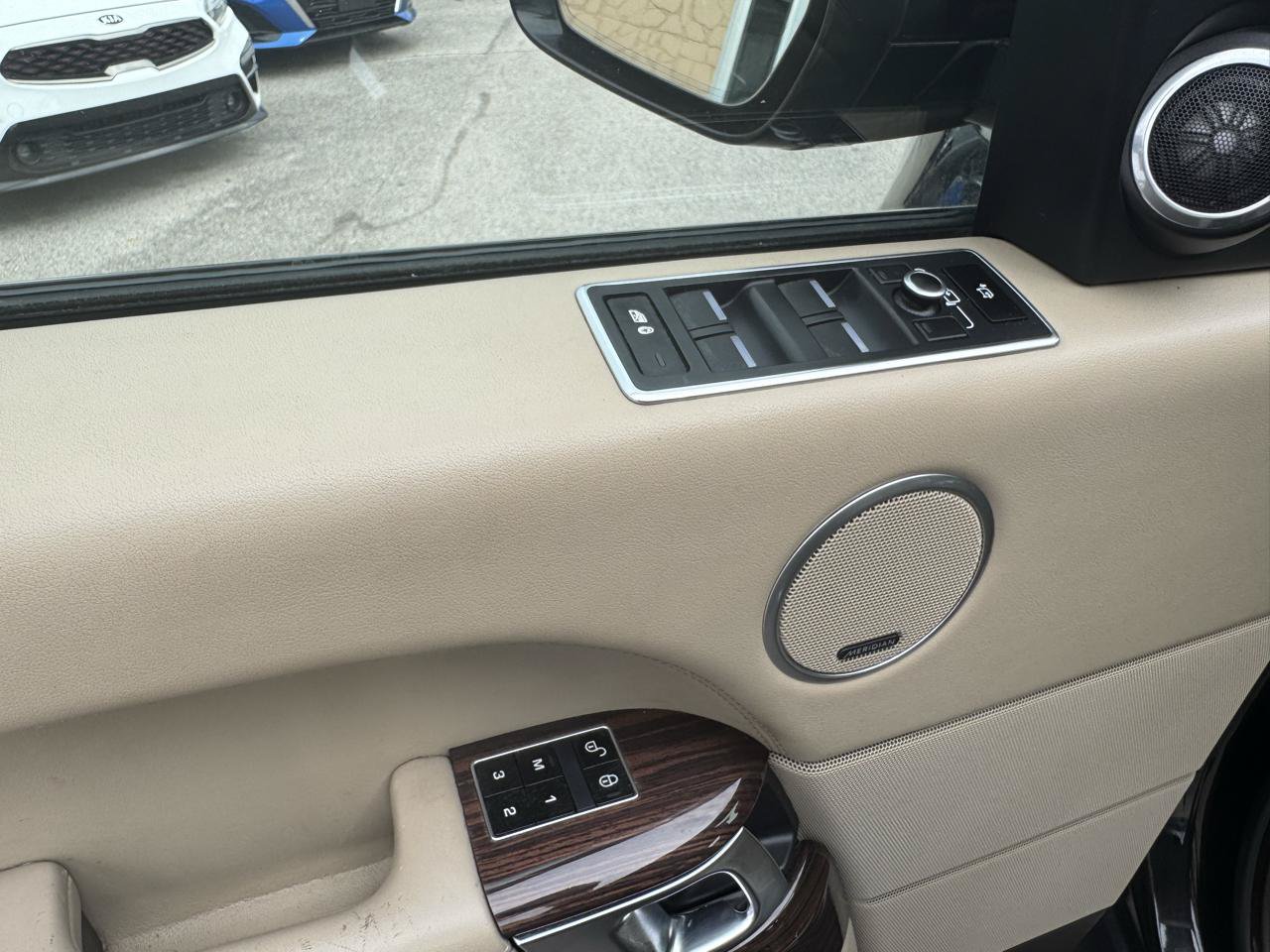Used 2014 Land Rover Range Rover HSE AWD/4WD image 27