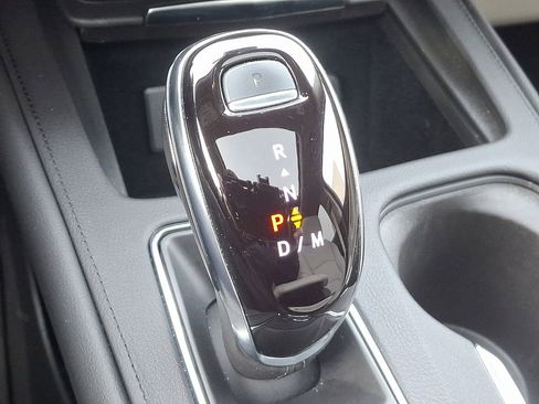 Certified 2022 Cadillac XT4 Luxury w/ Cold Weather Package image 16