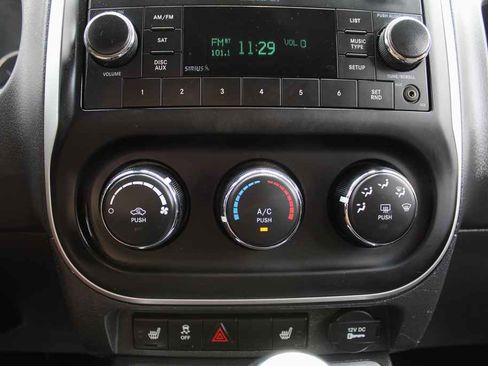 Used 2017 Jeep Compass Latitude FWD image 19