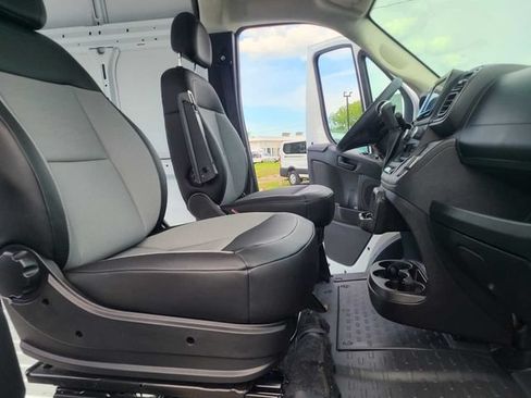 Used 2025 RAM ProMaster 2500 w/ Convenience Group FWD image 17