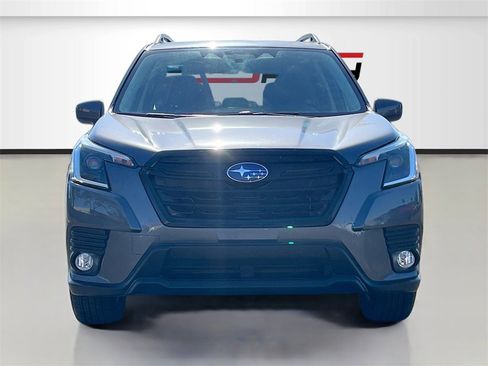 Used 2022 Subaru Forester Premium image 2