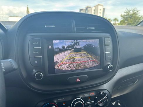 Used 2025 Kia Soul LX w/ LX Technology Package FWD image 23