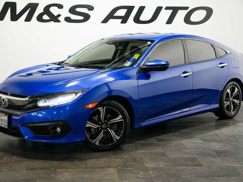Used 2017 Honda Civic Touring image 2