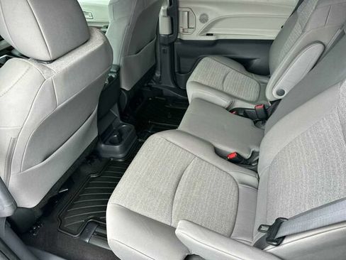 Used 2024 Toyota Sienna LE AWD/4WD image 14