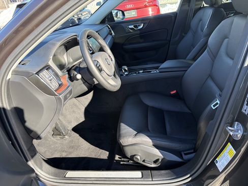 Used 2025 Volvo V60 B5 Cross Country Plus image 5
