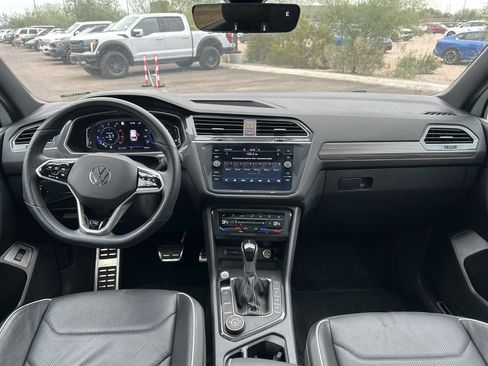 Used 2022 Volkswagen Tiguan SEL R-Line image 17