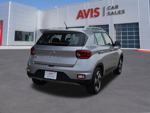 Used 2025 Hyundai Venue SEL FWD image 6