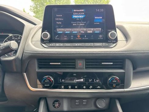 Used 2024 Nissan Rogue SV FWD image 31