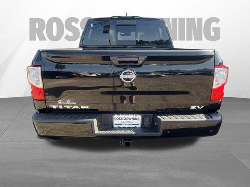 Used 2023 Nissan Titan SV w/ SV Convenience Package RWD image 5