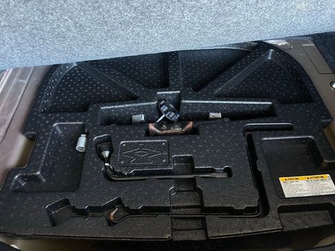 Used 2016 Toyota Avalon Limited image 28