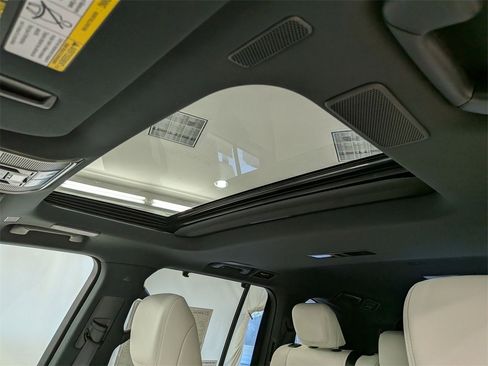 New 2025 Lexus LX 600 4WD w/ Luxury Package image 21