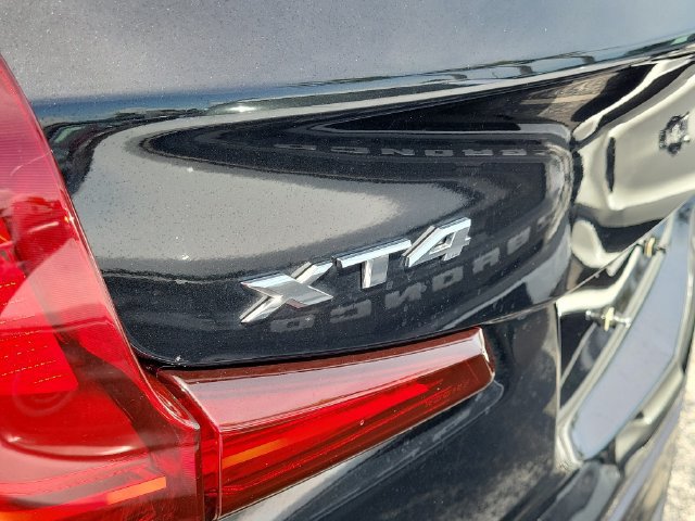 Used 2024 Cadillac XT4 Luxury w/ Cold Weather Package FWD image 5